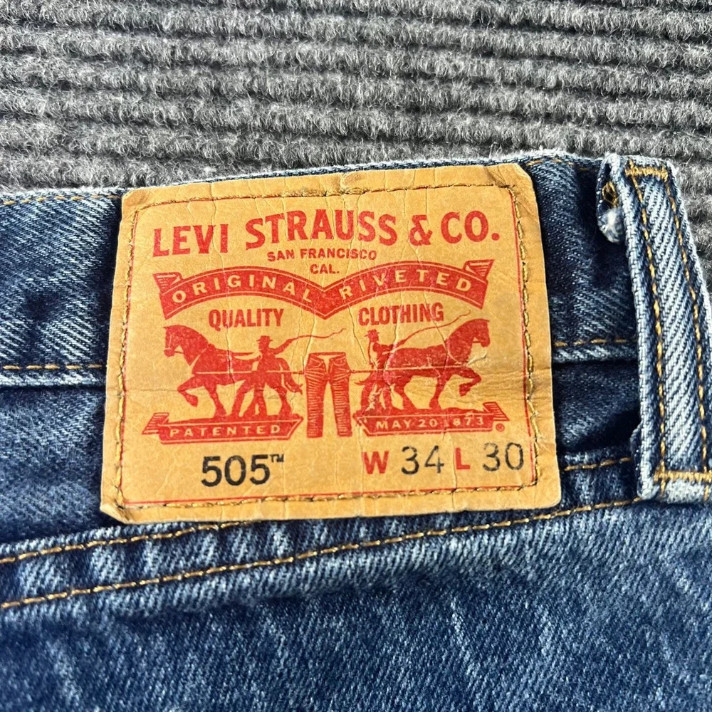 Levis 505 Regular Fit Jeans Mens 34x30 Blue Straight Leg Denim Pants Medium Wash